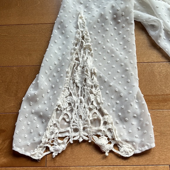 Off- Shoulder Blouse - Picture 2 of 4